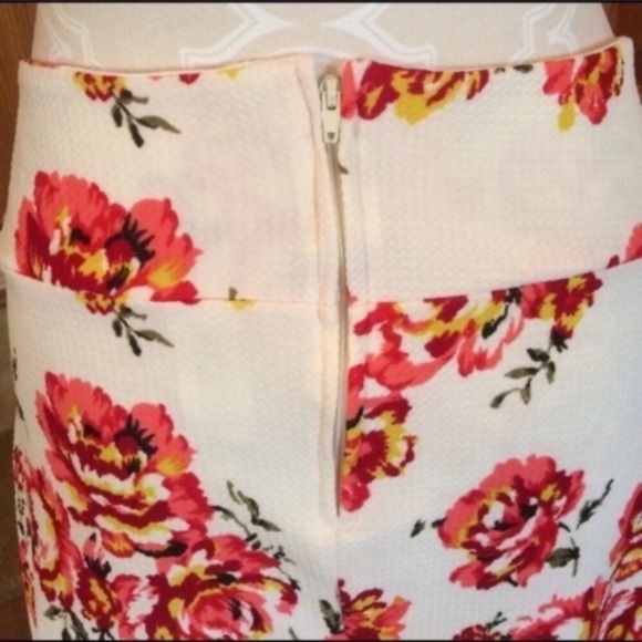 NWOT Moa USA Floral Circle Skirt - Picture 4 of 6